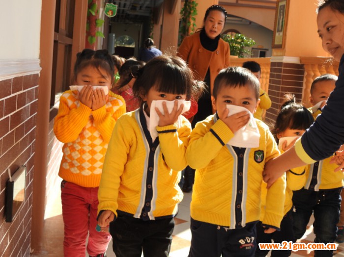 貴州松桃鴻合偉才幼兒園消防演習活動