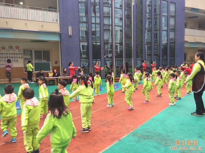 四川成都溫江時(shí)代西錦偉才幼兒園:快樂早操,快樂游戲