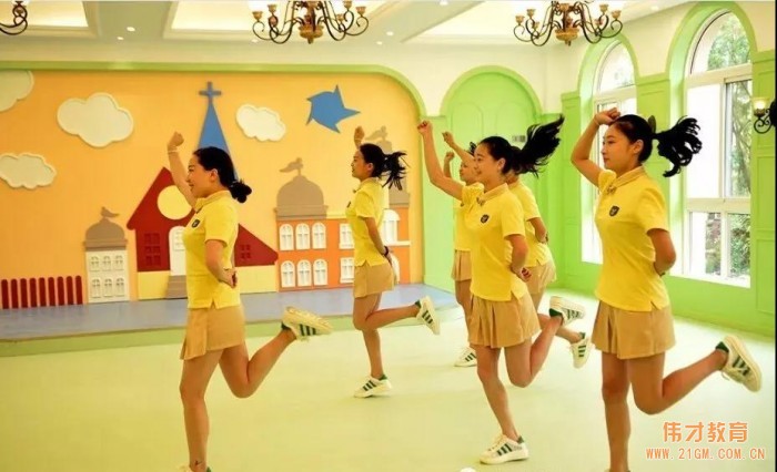 外行看熱鬧,內行看門道丨關于「兩會」,偉才教育看什么?