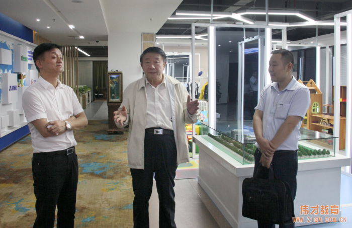 全國人大常委會委員、中國民辦教育協會會長王佐書領導一行蒞臨偉才教育