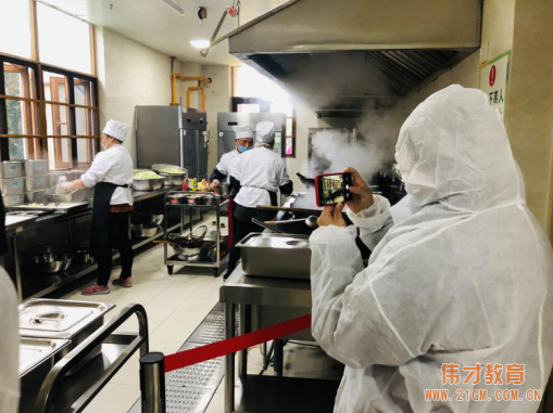 我與食堂0距離——高新尚華幼兒園第二屆家長代表進廚房參觀活動