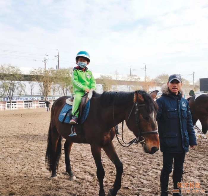 遼寧大連偉才幼兒園:馬術課
