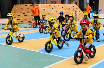 如何向新入園的家長反饋孩子一日活動信息？