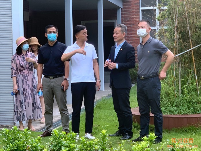 偉才教育董事長羅駭浪先生一行赴廣州市英東中學參觀交流