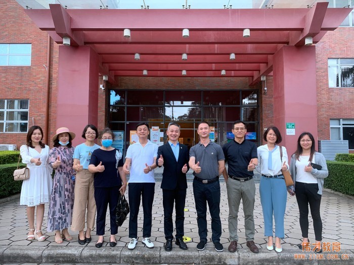 偉才教育董事長羅駭浪先生一行赴廣州市英東中學參觀交流
