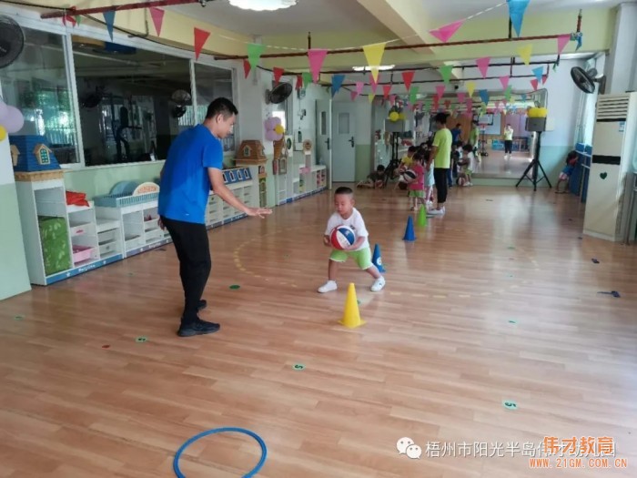 廣西梧州陽光半島偉才幼兒園:開心童年,陽剛體育