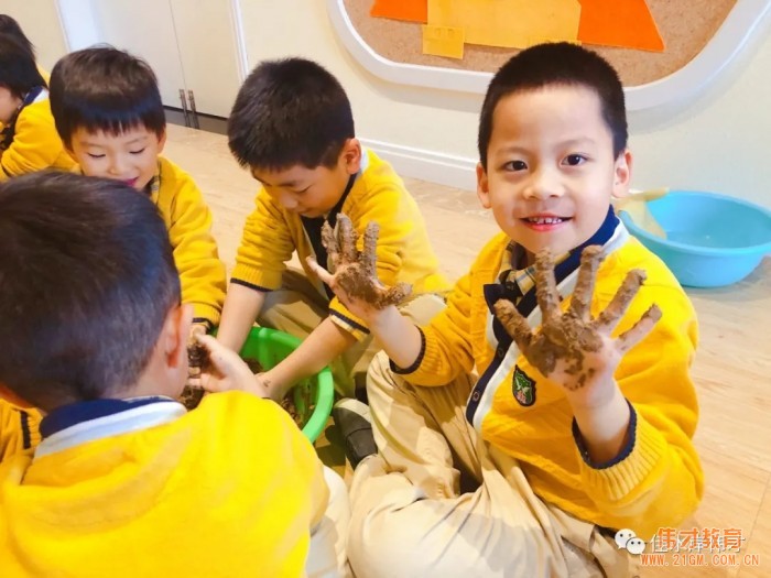 歡樂課堂:一起玩泥巴!丨甘肅天水佳水岸偉才幼兒園