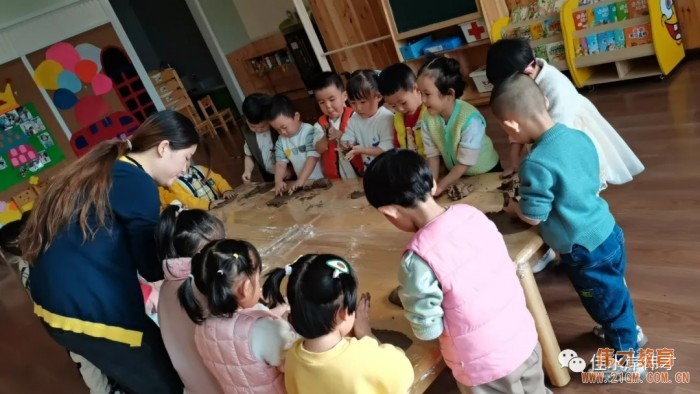 歡樂課堂:一起玩泥巴!丨甘肅天水佳水岸偉才幼兒園