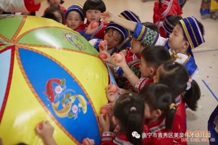 “壯鄉歌圩節，五彩三月三”——廣西南寧美泉偉才幼兒園