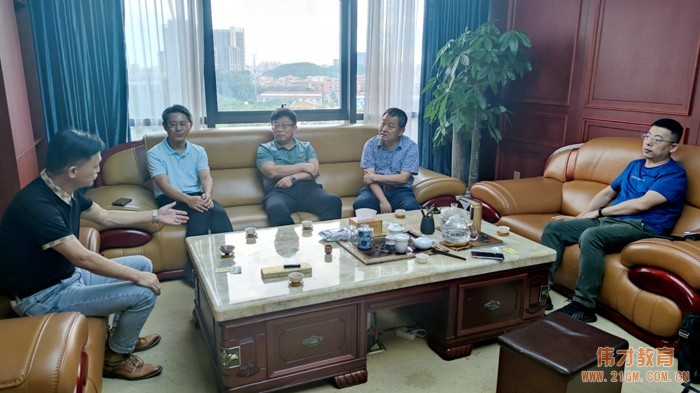 華南師范大學(xué)研究生院王健主任、學(xué)前教育系楊寧教授蒞臨偉才教育交流指導(dǎo)